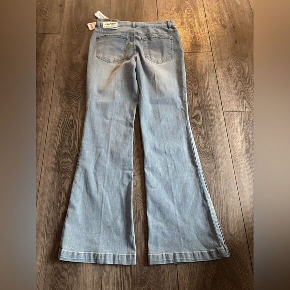 Women's Light Blue Jeans - Picture 2 of 4